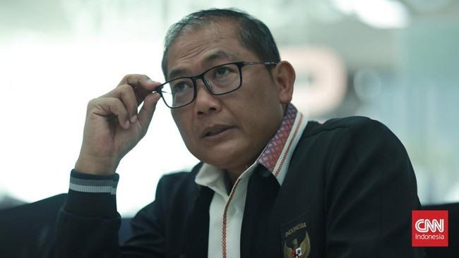 Trưởng đoàn U22 Indonesia canh thang máy cả đêm trước trận gặp U22 Việt Nam