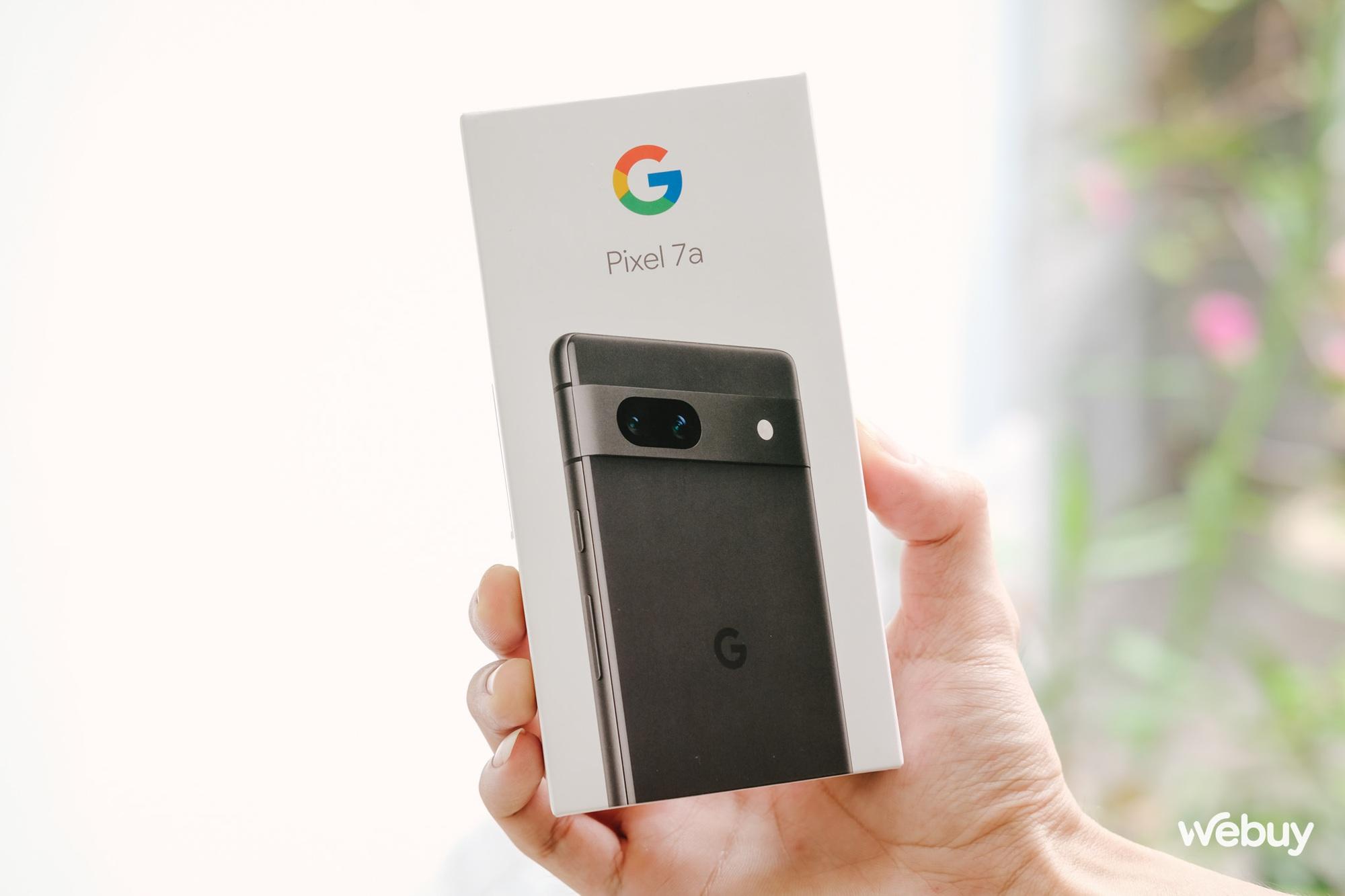 Trên tay Pixel 7a: Nâng cấp lớn không thua gì Pixel 7, giá chỉ 499 USD - Ảnh 1. Trên tay Pixel 7a: Nâng cấp lớn không thua gì Pixel 7, giá chỉ 499 USD - Ảnh 1.