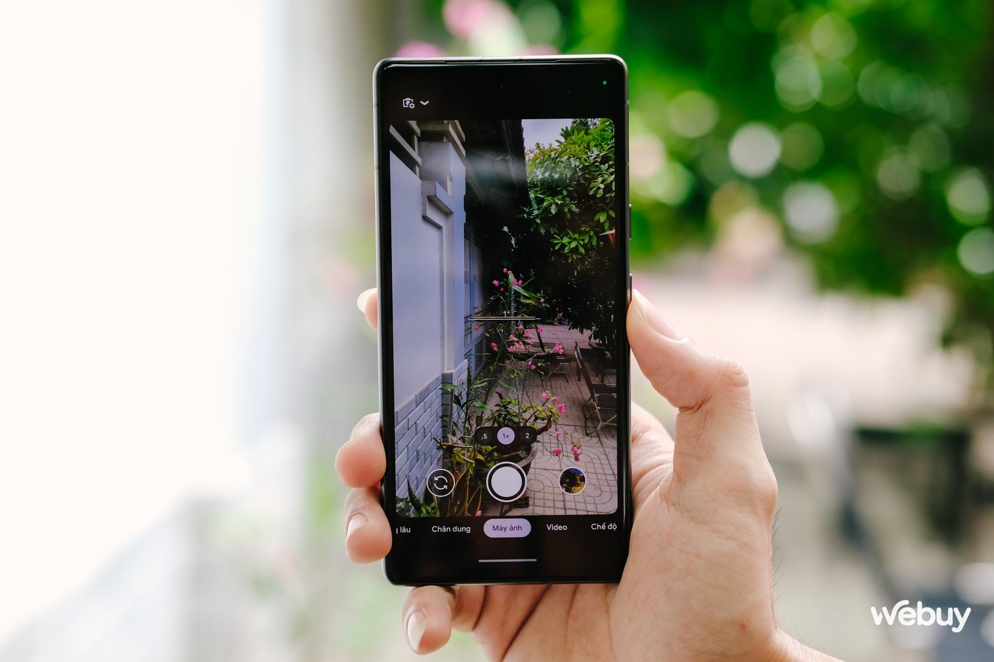 Trên tay Pixel 7a: Nâng cấp lớn không thua gì Pixel 7, giá chỉ 499 USD - Ảnh 11. Trên tay Pixel 7a: Nâng cấp lớn không thua gì Pixel 7, giá chỉ 499 USD - Ảnh 11.