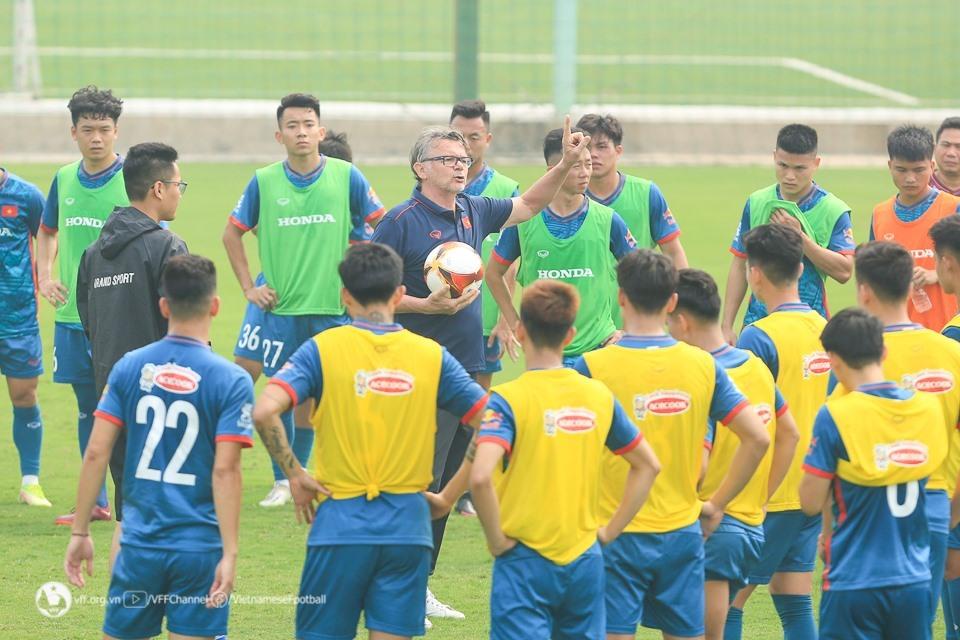 Ông Troussier tìm nhân tố mới cho tuyển Việt Nam từ sân chơi V.League