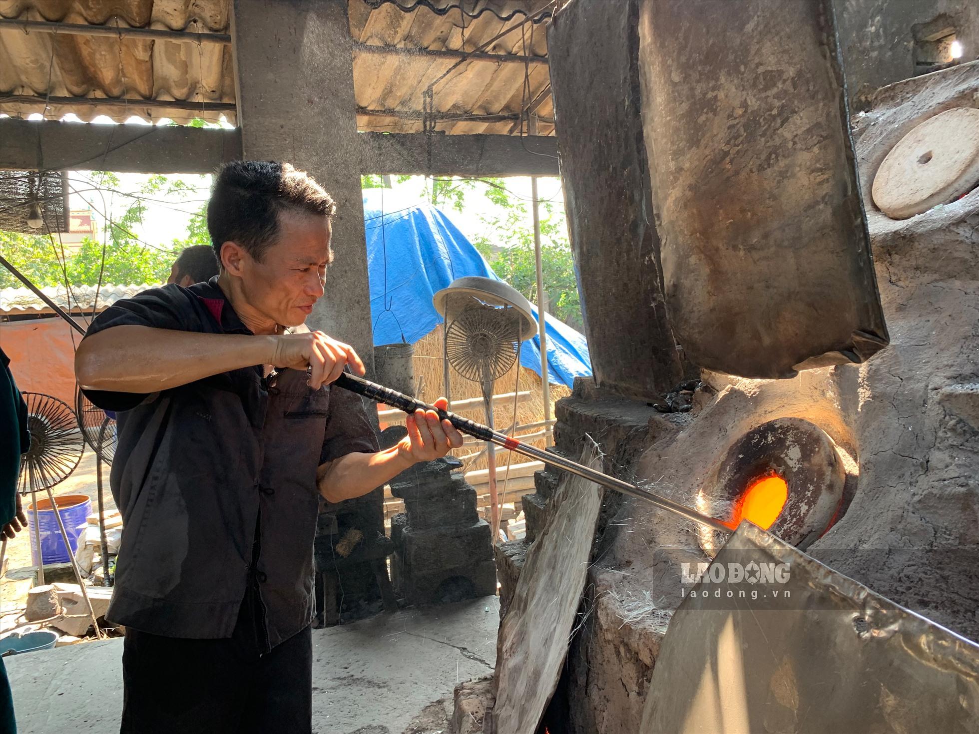 Mưu sinh bên