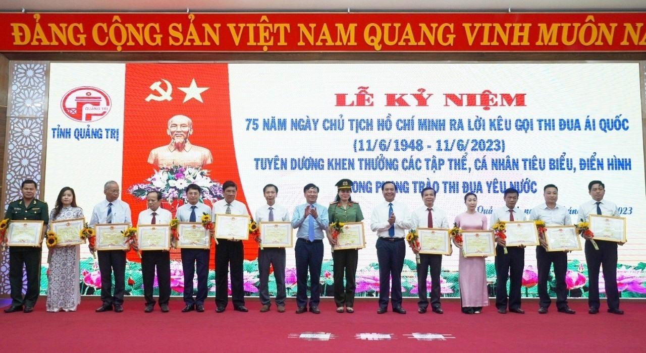 Khen thưởng tập thể, cá nhân tiêu biểu trong phong trào thi đua yêu nước