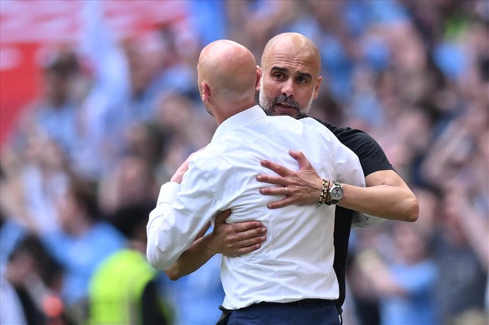 Ten Hag mới có mùa đầu tiên tại Anh còn Pep đã là mùa thứ 6 với vô số vinh quang. Ảnh: AFP