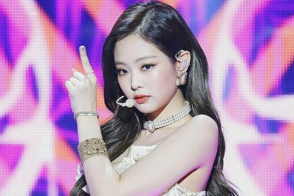 Jennie (Blackpink) phải dừng biểu diễn giữa chừng vì vấn đề sức khỏe