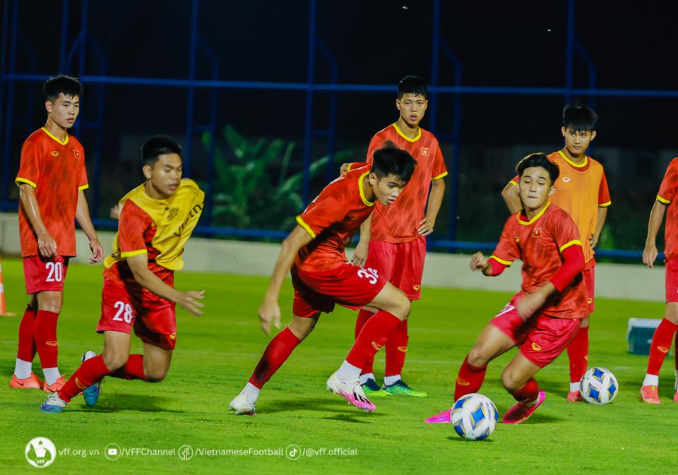 U17 Việt Nam được tiếp thêm năng lượng trước ngày thi đấu