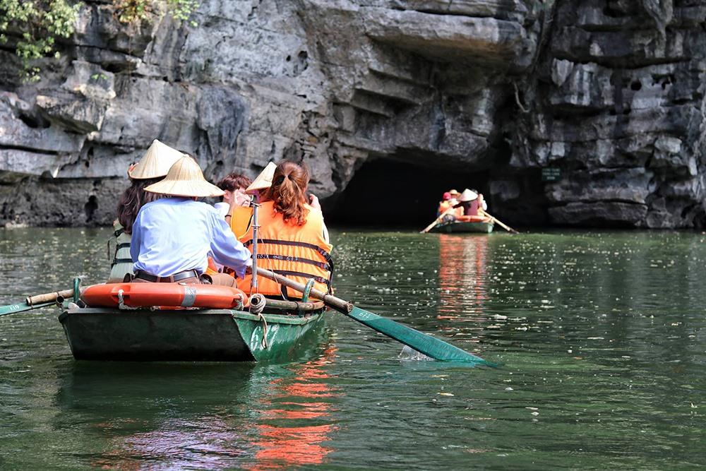 Tour du lịch nội địa đồng loạt hạ giá để kích cầu