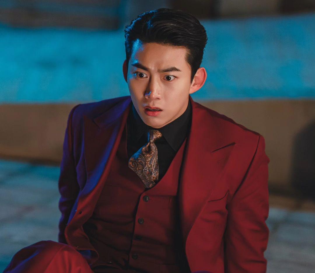 Taecyeon được khen duyên dáng khi đóng vai nửa người, nửa ma cà rồng. Ảnh: Nhà sản xuất KBS