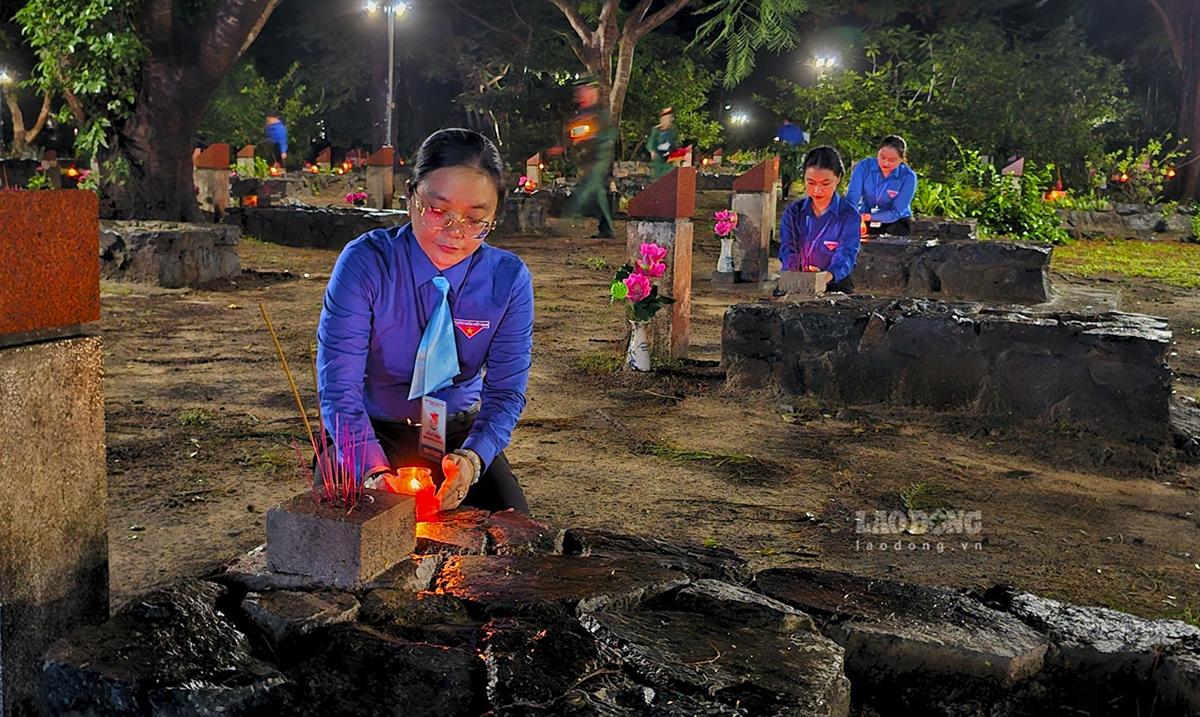 Các thế hệ hôm nay luôn ghi nhớ và biết ơn công lao to lớn của những người đã không tiếc máu xương để bảo vệ độc lập, tự do của Tổ quốc.