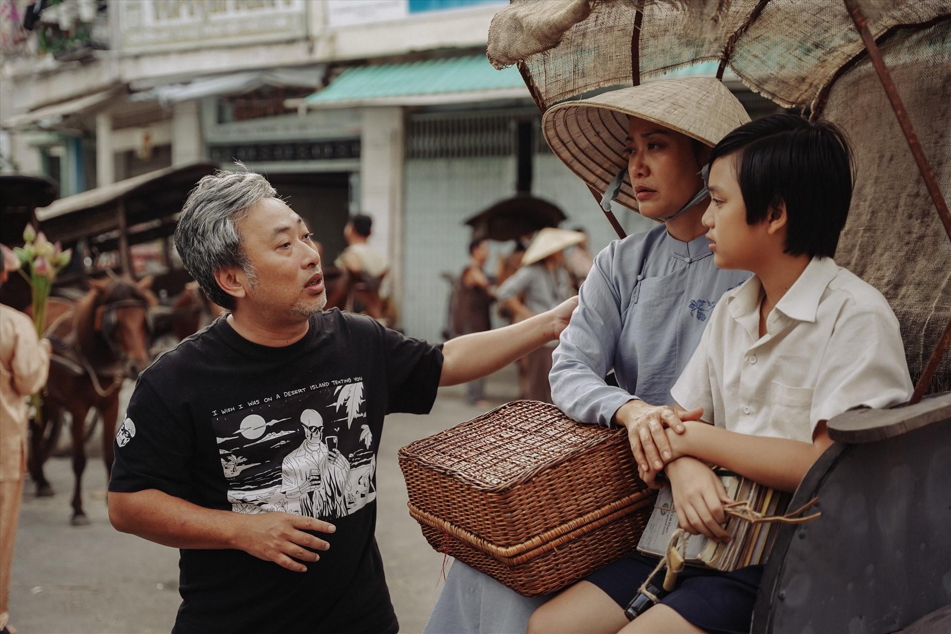 Vốn dĩ, bên cạnh phần thi chính của mình thì Hạo Khang cũng tham gia diễn vai An để hỗ trợ các bạn casting vai Xinh và Cò. Có lẽ từ những khoảnh khắc đó, cậu diễn viên nhí đã cảm nhận được kết nối của mình với An, một cậu học sinh lưu lạc khắp đất trời lục tỉnh Nam Kỳ để tìm cha và trải qua một giai đoạn khốc liệt của lịch sử nước nhà.