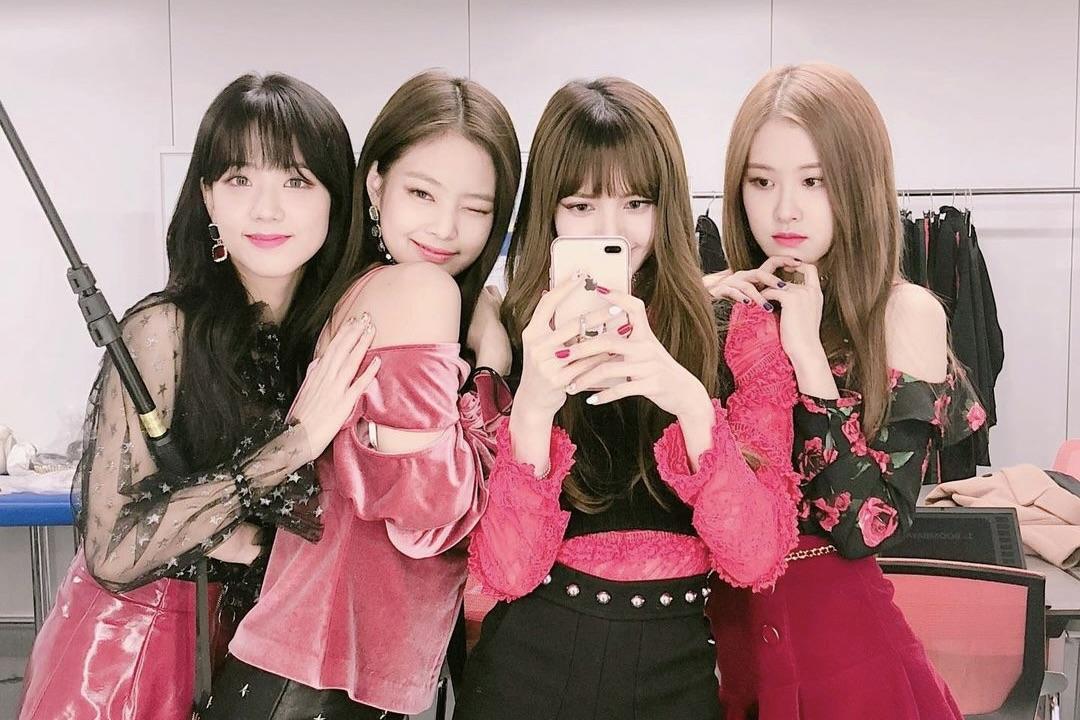 Jisoo ngầm tiết lộ việc Blackpink đã ký gia hạn hợp đồng với YG?