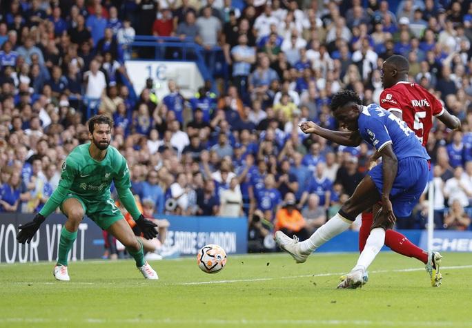 Chia điểm đại chiến, Chelsea và Liverpool phiền muộn vì ... VAR - Ảnh 9.