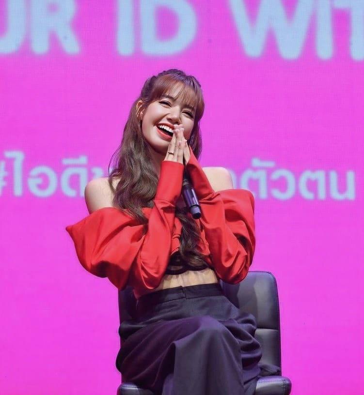 Hai nữ thần tượng Blackpink khoe vẻ đẹp ngọt ngào trong thiết kế của NKT Công Trí. Ảnh: Instagram nhân vật