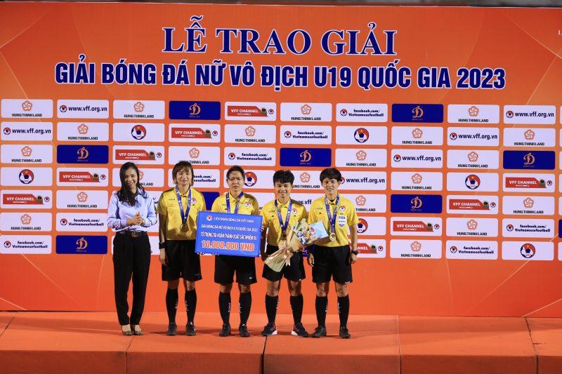 Tổ trọng tài giải U19 nữ Quốc gia 2023. Ảnh: VFF