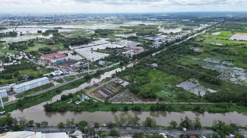 Quy mô dân số của Khu đô thị Đại học Quốc tế là khoảng 64.160 người. Dự án sẽ quy hoạch hệ thống đường đối ngoại có mặt cắt ngang 47 - 60 m. Các tuyến đường khu vực sẽ rộng 30 m. Các tuyến đường nội bộ rộng 10 - 29,5 m