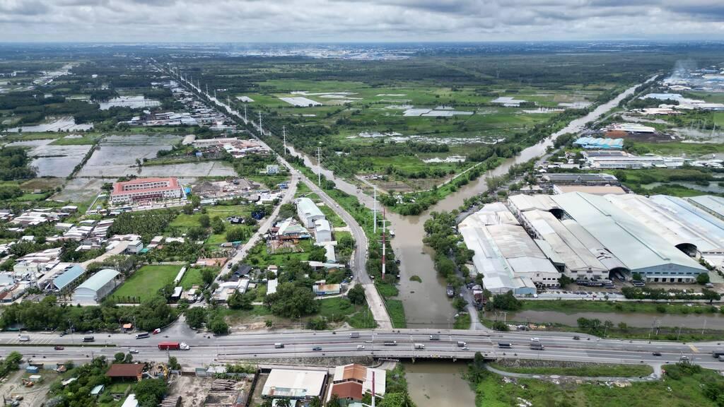 Khu đô thị Đại học Quốc tế quy mô 880 ha, nằm tại xã Tân Thới Nhì, huyện Hóc Môn, TPHCM. Tổng mức đầu tư của Khu đô thị Đại học Quốc tế là 59.000 tỷ đồng (gần 2,5 tỷ USD).  Mục tiêu là phát triển một khu đô thị - đại học quốc tế trong Khu đô thị Tây Bắc TP.HCM, bao gồm khu giáo dục (các trường học từ cấp tiểu học đến đại học); khu dân cư; khu thương mại - dịch vụ; khu giải trí, y tế, thể thao; khu công viên; công viên công nghệ thông tin.