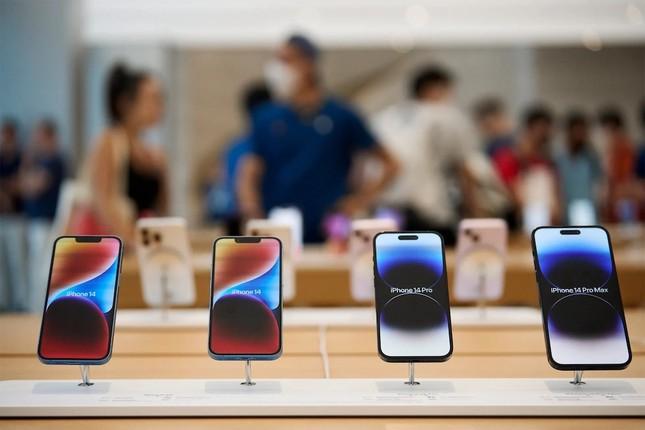 Đánh cắp iPhone trưng bày tại Apple Store: "Miếng bánh" không dễ ăn như tưởng tượng - Ảnh 2.