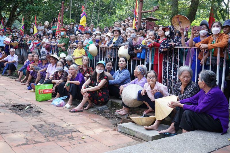 Lễ hội Lam Kinh 2023 đã thu hút hàng nghìn người, du khách đến tham dự.  Ảnh: Quách Du