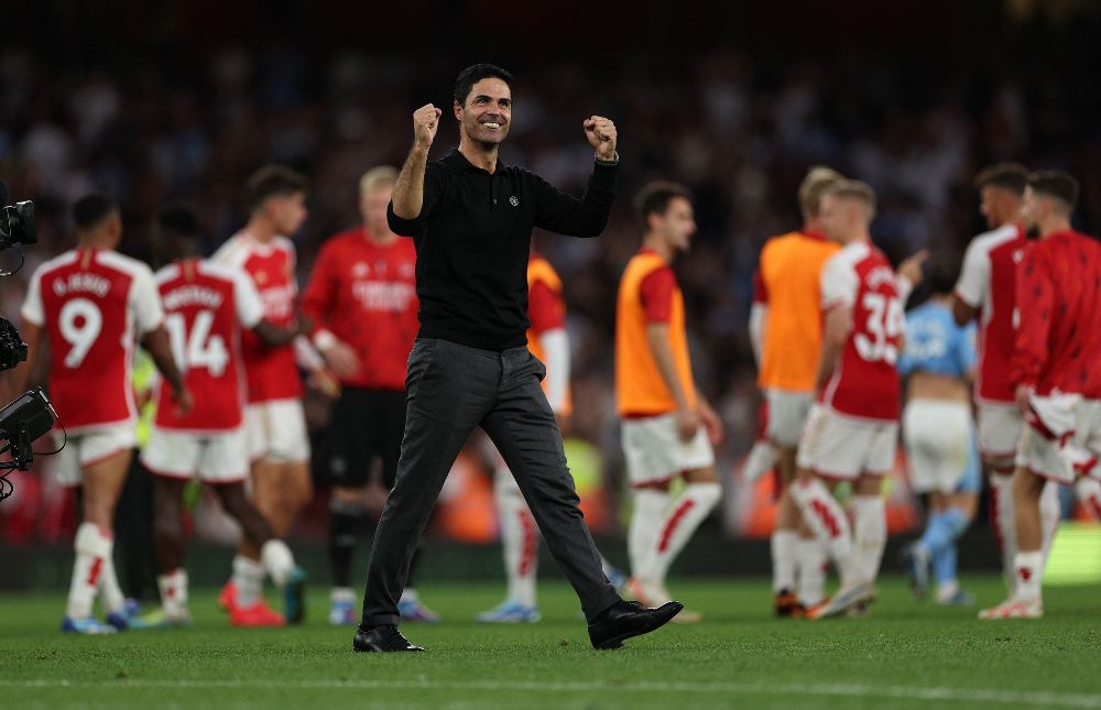 Huấn luyện viên Mike Arteta phấn khích sau trận thắng 1-0 của Arsenal trước Man City. Ảnh: Arsenal