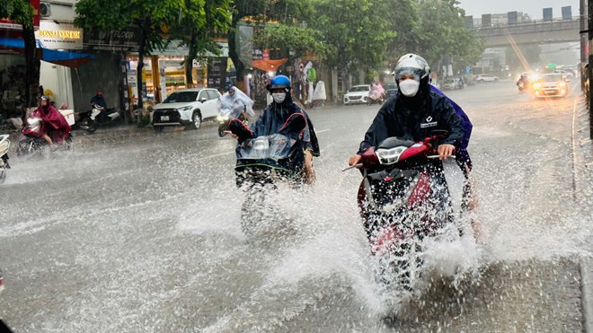 Dự báo thời tiết hôm nay 12.10: Nhiều khu vực mưa to, đề phòng lốc sét