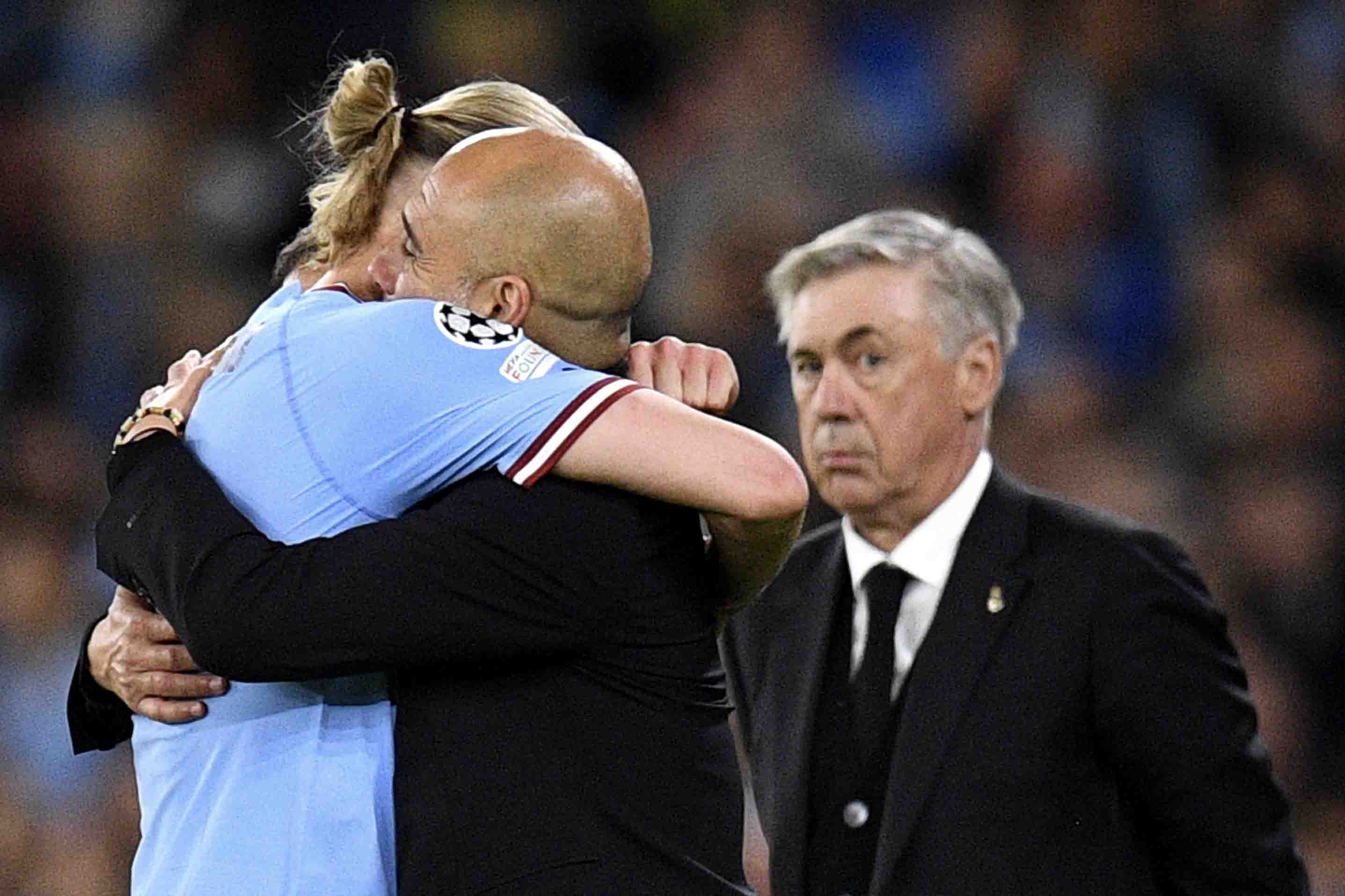 Pep và Haaland phải tìm ra cách chơi khác trước khi De Bruyne trở lại. Ảnh: AFP