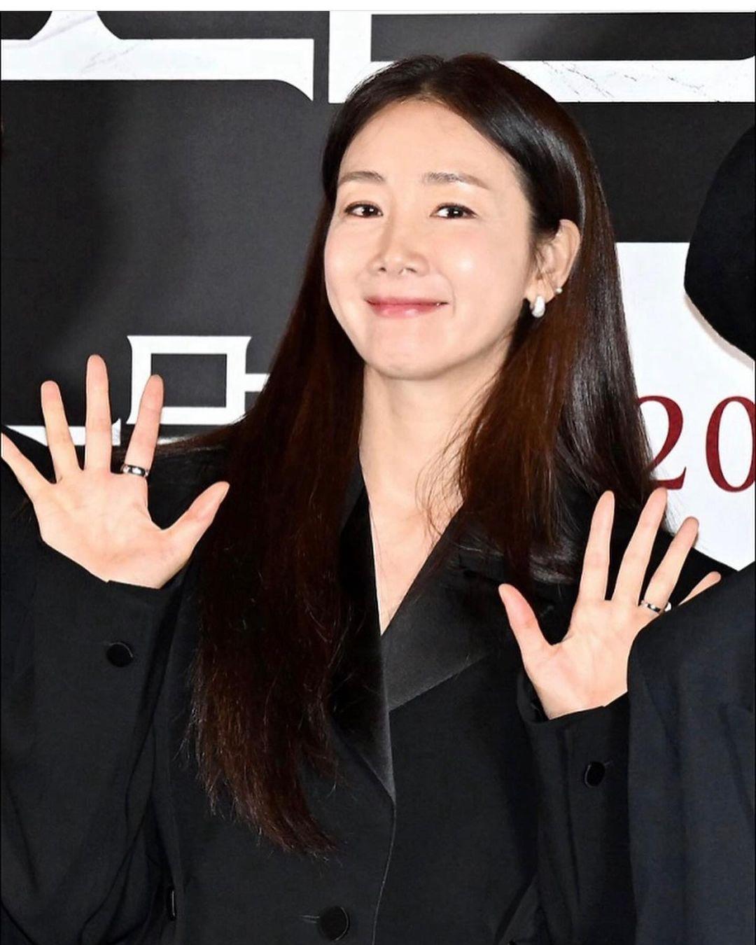 Nhan sắc trẻ trung tuổi 48 của Choi Ji Woo. Ảnh: @choijivvoo