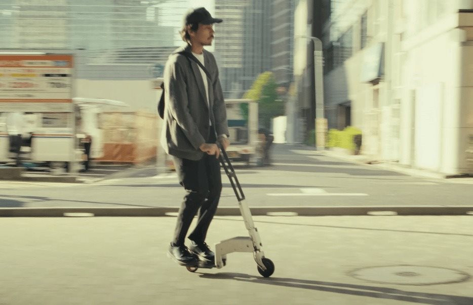 Chiếc scooter điện 'made in Japan' này có thể gập gọn đúng bằng tờ A4, nặng chỉ 4,5 kg - về Việt Nam chắc chắc gây bão- Ảnh 4.