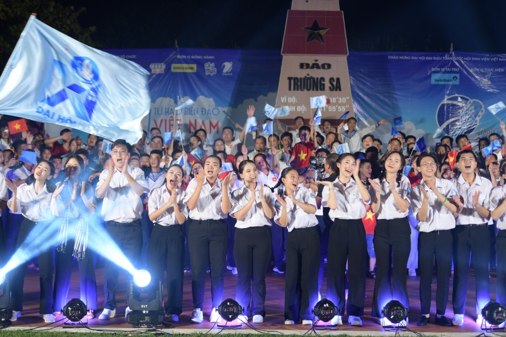 “Sinh viên với biển, đảo Tổ quốc” tại Trường Sa