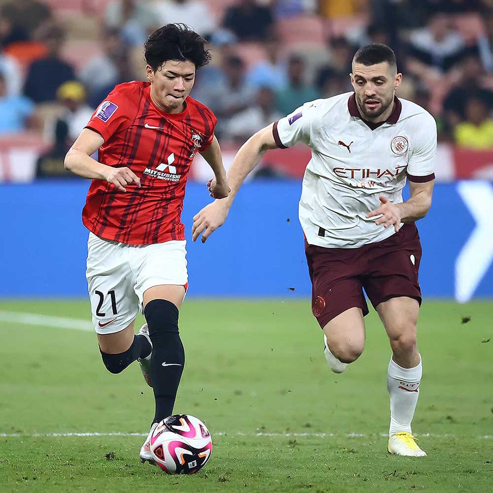 Urawa Red Diamonds có thế trận tốt trước Man City trong hiệp 1. Ảnh: URD