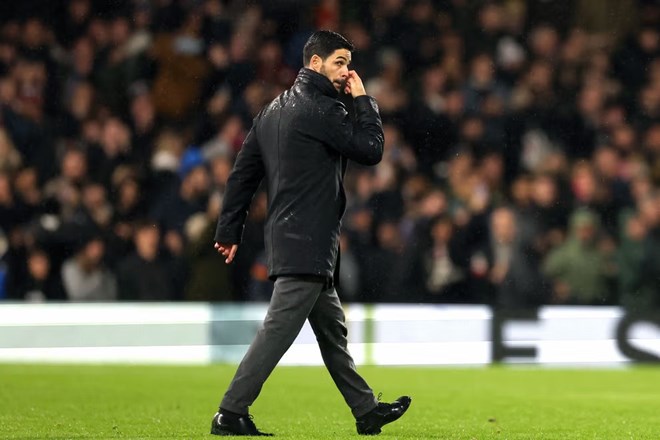 Mikel Arteta rời Craven Cottage với tâm trạng buồn vì không hiểu chuyện gì đã xảy ra. Ảnh: AFP