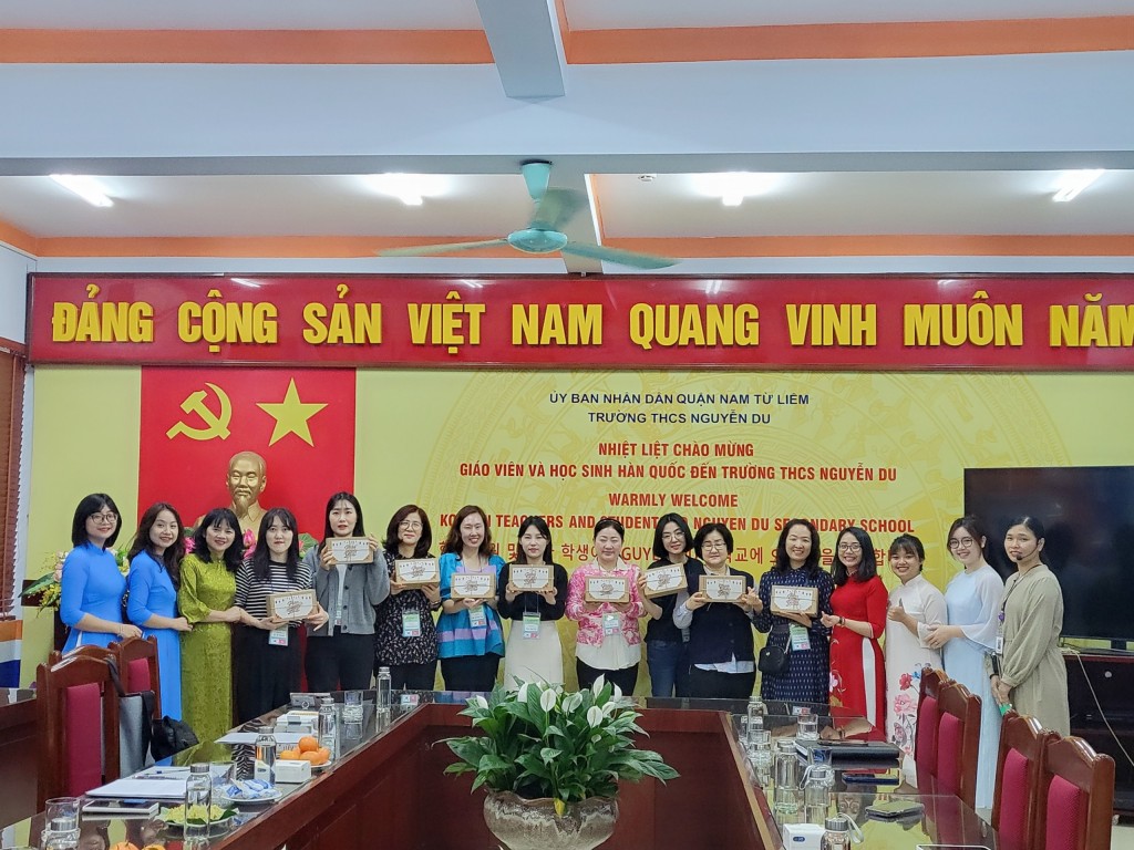 Những tiết học khó quên của học sinh Việt - Hàn