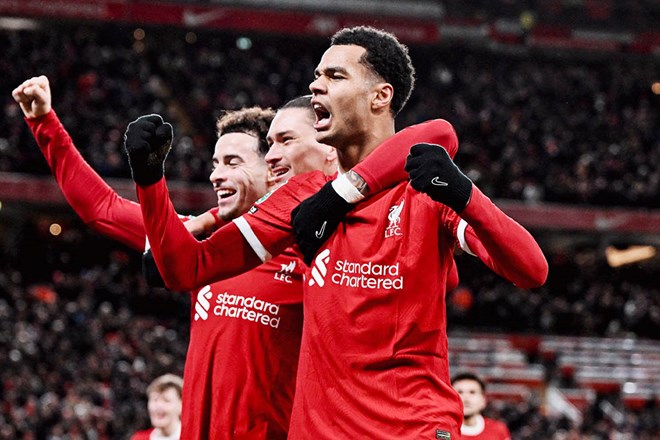 Liverpool ngược dòng thắng Fulham trong 3 phút