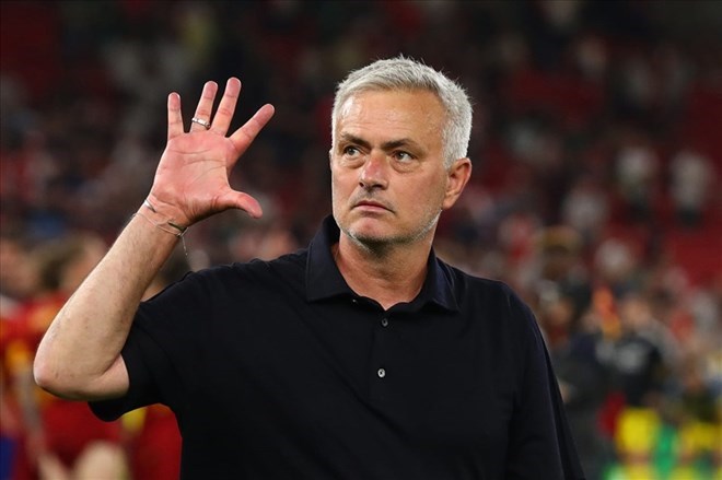 Tại sao Jose Mourinho bị AS Roma sa thải