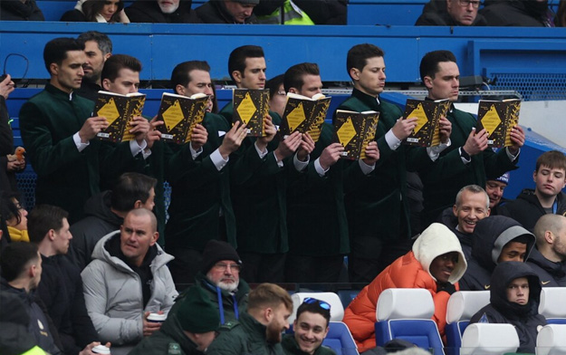 7 diễn viên đã xuất hiện trên khán đài Stamford Bridge vào tuần trước để quảng bá cho bộ phim “Argylle“. Ảnh: Telegraph