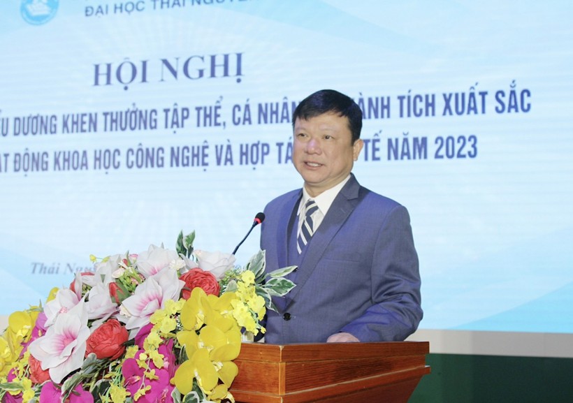 PGS.TS Hoàng Văn Hùng, Giám đốc Đại học Thái Nguyên phát biểu tại hội nghị.