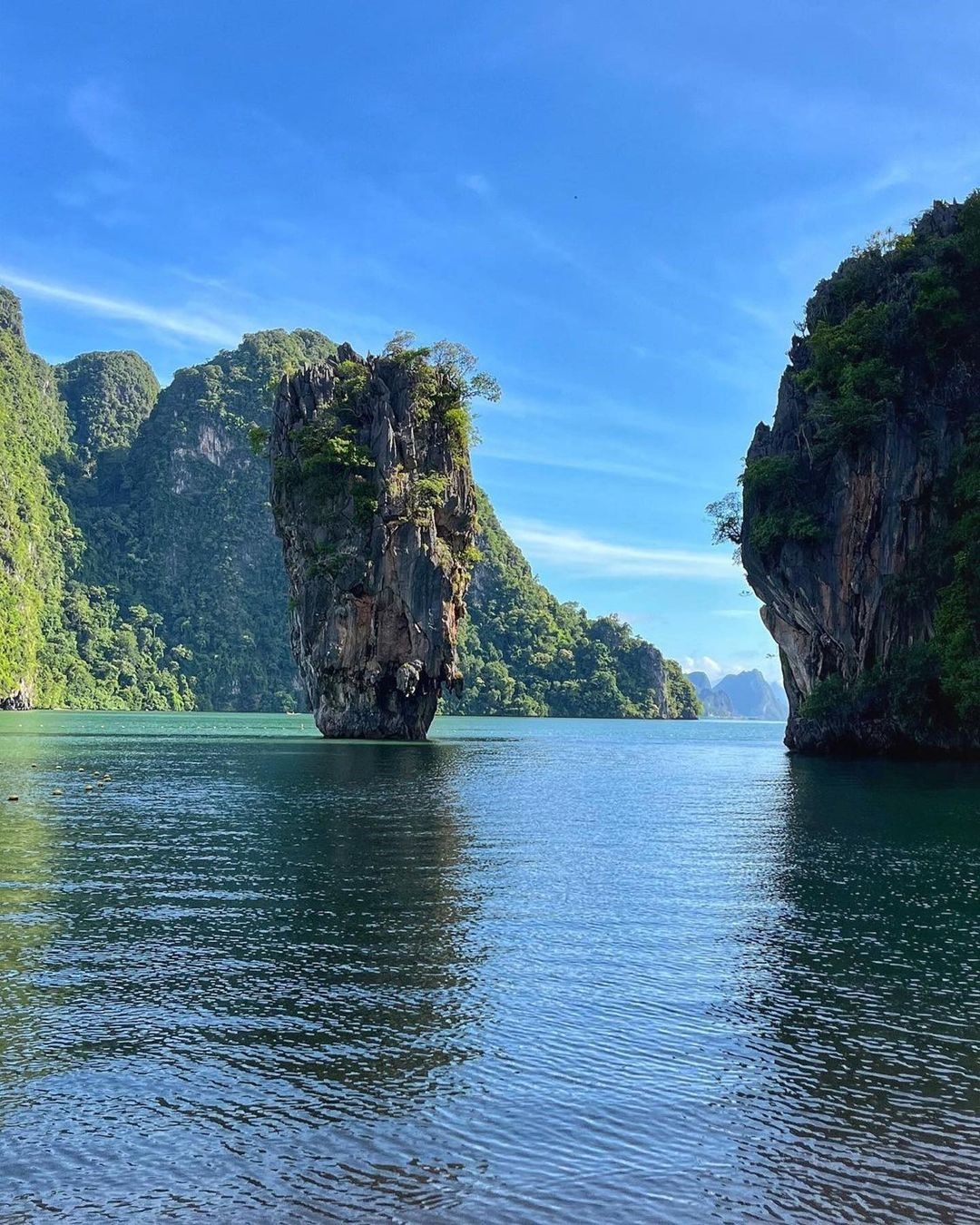 Đi ca nô trên vịnh Phang Nga, đảo Jame Bond ngắm cảnh. Ảnh: @earthsighting