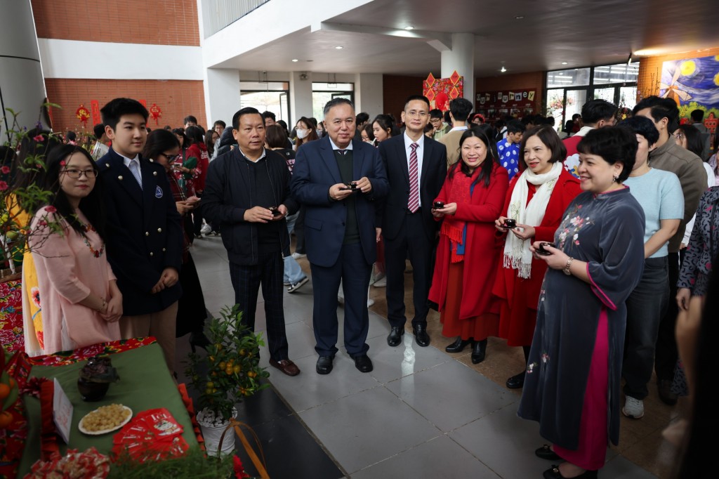 Học sinh hào hứng trải nghiệm Tết cổ truyền tại Festival Xuân 2024