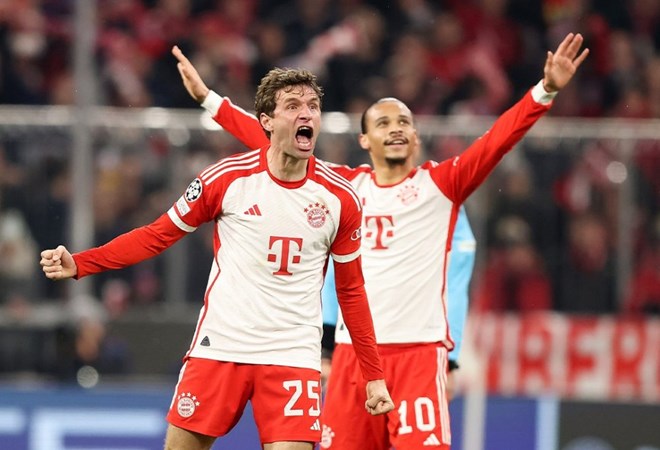 Bayern Munich ngược dòng giành vé vào tứ kết UEFA Champions League