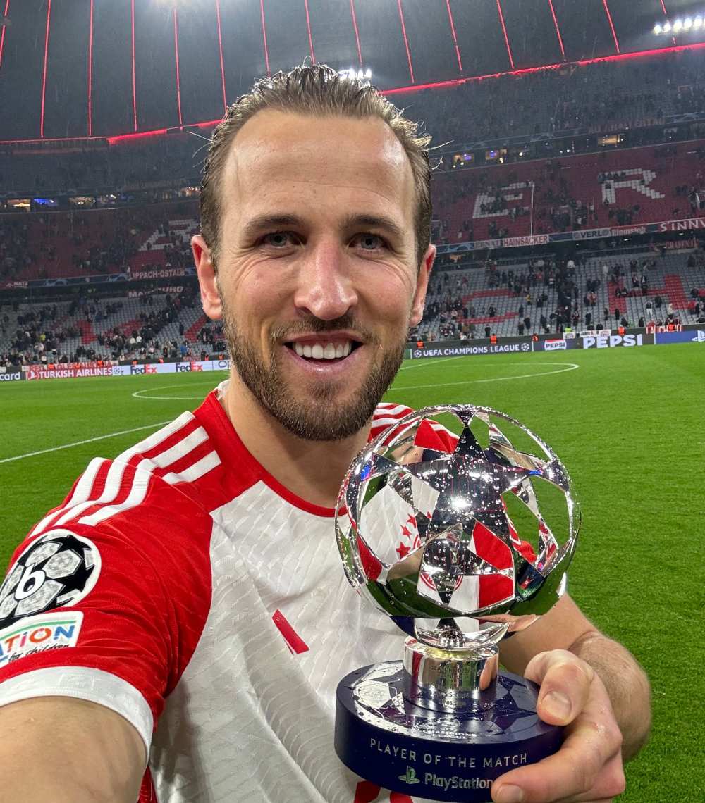 Harry Kane xuất sắc nhất trận với cú đúp bàn thắng. Ảnh: FC Bayern Munich