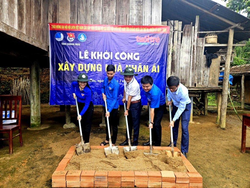 Tại Lễ khởi động Tháng Thanh niên của tuổi trẻ Quảng Ngãi, báo Tuổi trẻ Thủ đô đã trao tặng 1 căn nhà nhân ái trị giá 50 triệu đồng