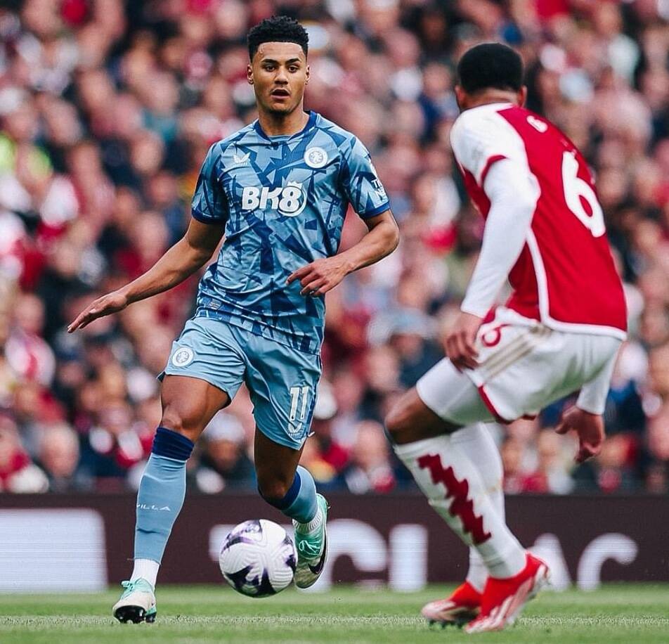 Hàng thủ Arsenal bộc lộ nhiều sai số trước Aston Villa.  Ảnh: Aston Villa