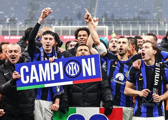 Inter Milan vô địch Serie A sau trận derby có 3 thẻ đỏ