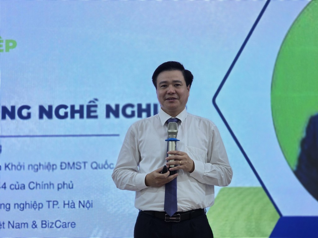 TS. Đàm Quang Thắng định hướng cho học sinh tại sự kiện