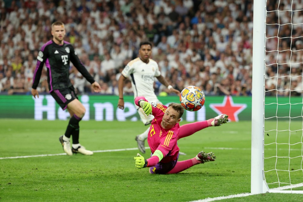 Manuel Neuer xuất sắc trong phần lớn thời gian trận đấu, nhưng chỉ 1 sai sót đã làm xoay chuyển tình thế. Ảnh: Bayern FC