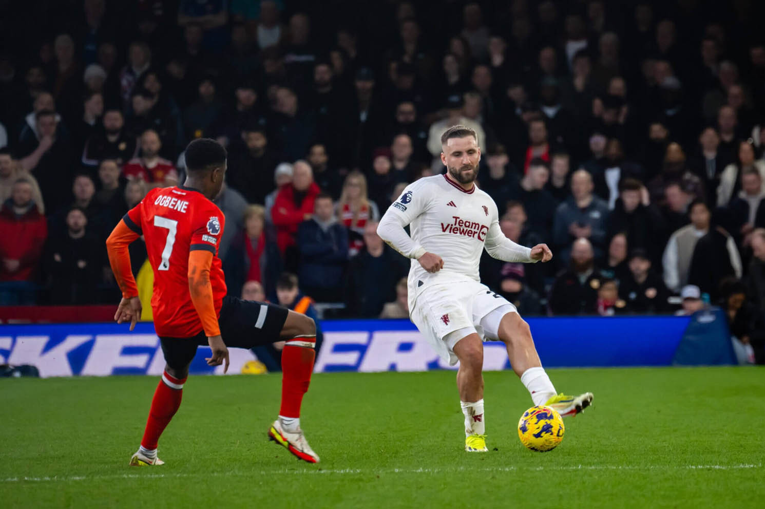 Trận gặp Luton vào ngày 18.2 là lần gần nhất Luke Shaw ra sân. Ảnh: AFP