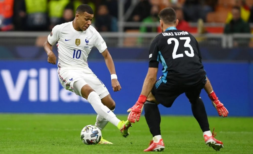 Tuyển Pháp thắng Tây Ban Nha ở Nations League 2021 với bàn thắng tranh cãi của Kylian Mbappe. Ảnh: UEFA