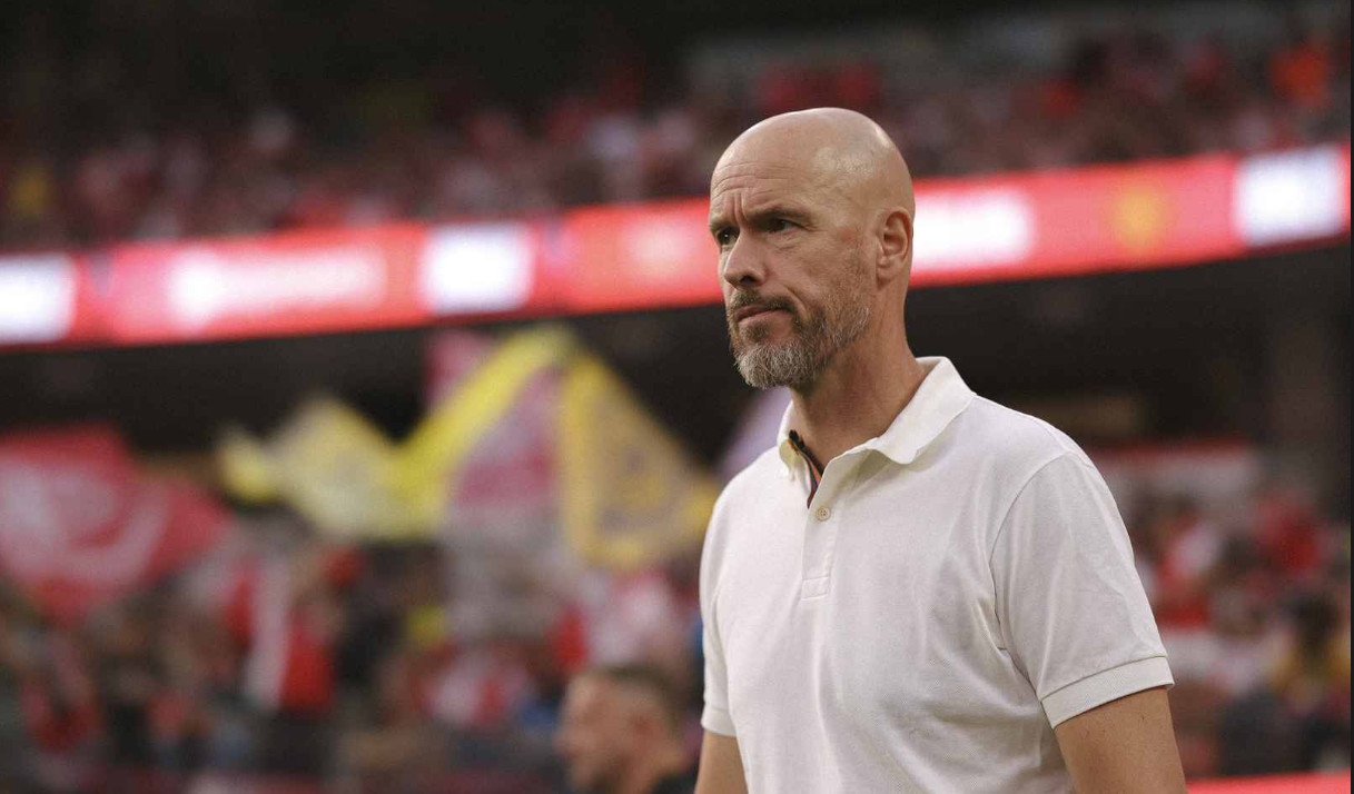 HLV Erik ten Hag được dự báo tiếp tục bước mùa giải khó khăn với Man United. Ảnh: MUFC