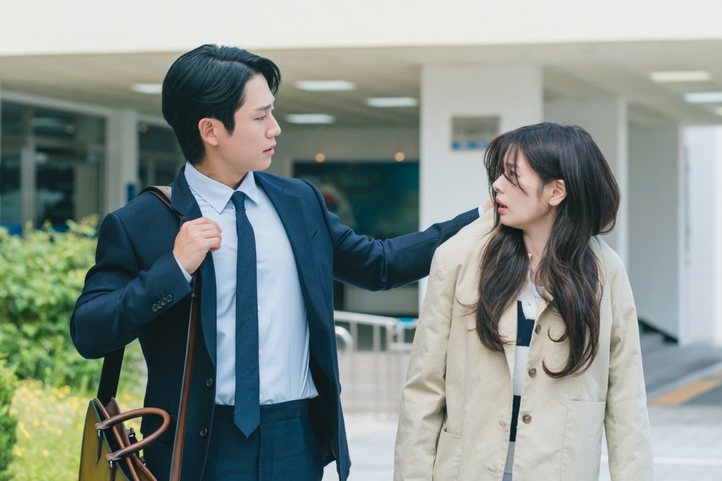 Jung Hae In và Jung So Min được khen đẹp đôi khi nên duyên ở phim “Chuyện tình nhà bên”. Ảnh: Nhà sản xuất