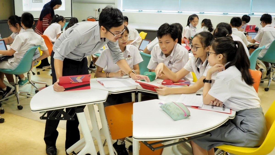 Chi phí giáo dục Singapore tăng do lạm phát.