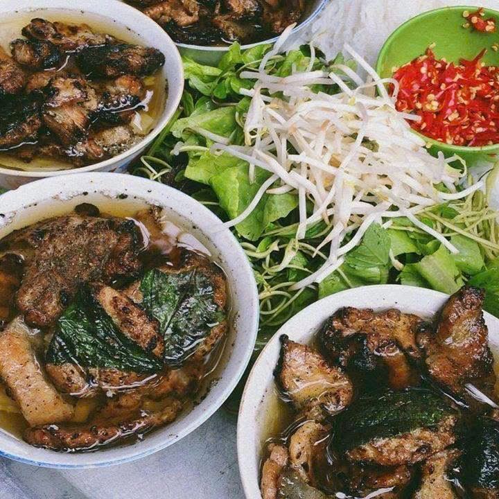 Bún chả của quán được đánh giá là đầy đặn, hương vị đậm đà. Ảnh: Phương Anh