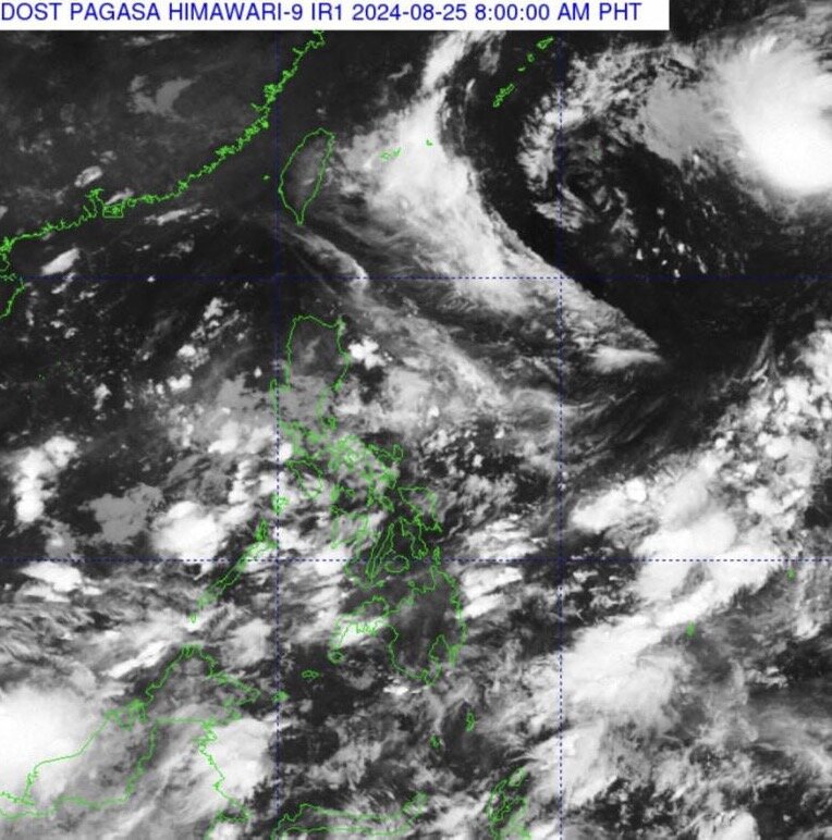 Áp thấp gần Biển Đông dự kiến hình thành từ các cụm mây đang được PAGASA theo dõi ở phía đông Philippines. Ảnh: PAGASA